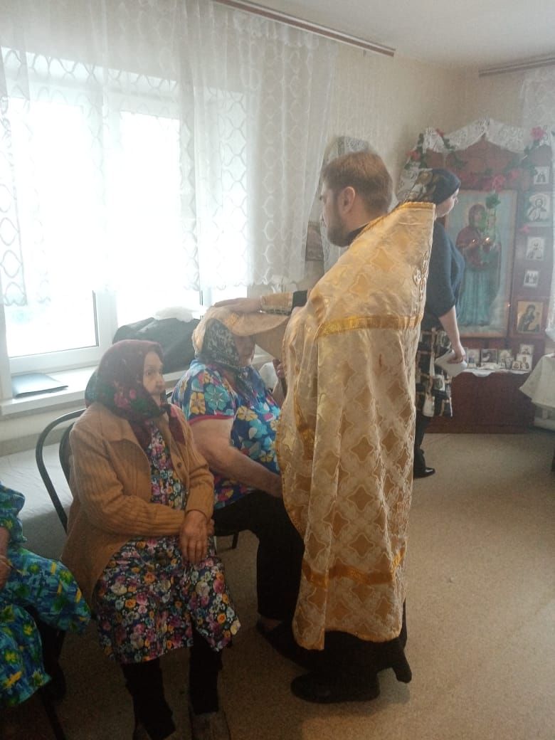 Священнослужитель посетил дом-интернат для престарелых и инвалидов